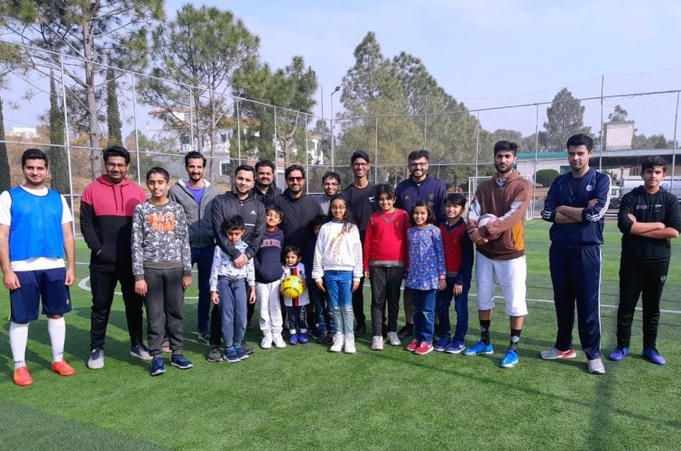 Footballers from MRS Technologies including the CEO Dr Mansoor Shaukat, all standing together and posing for a group photo along with their kids | MRS Technologies Pakistan